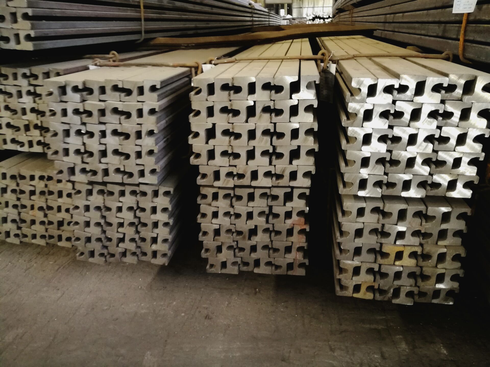 THÉP HÌNH LÀM KHE CO GIÃN: MÁC Q235, Q345B